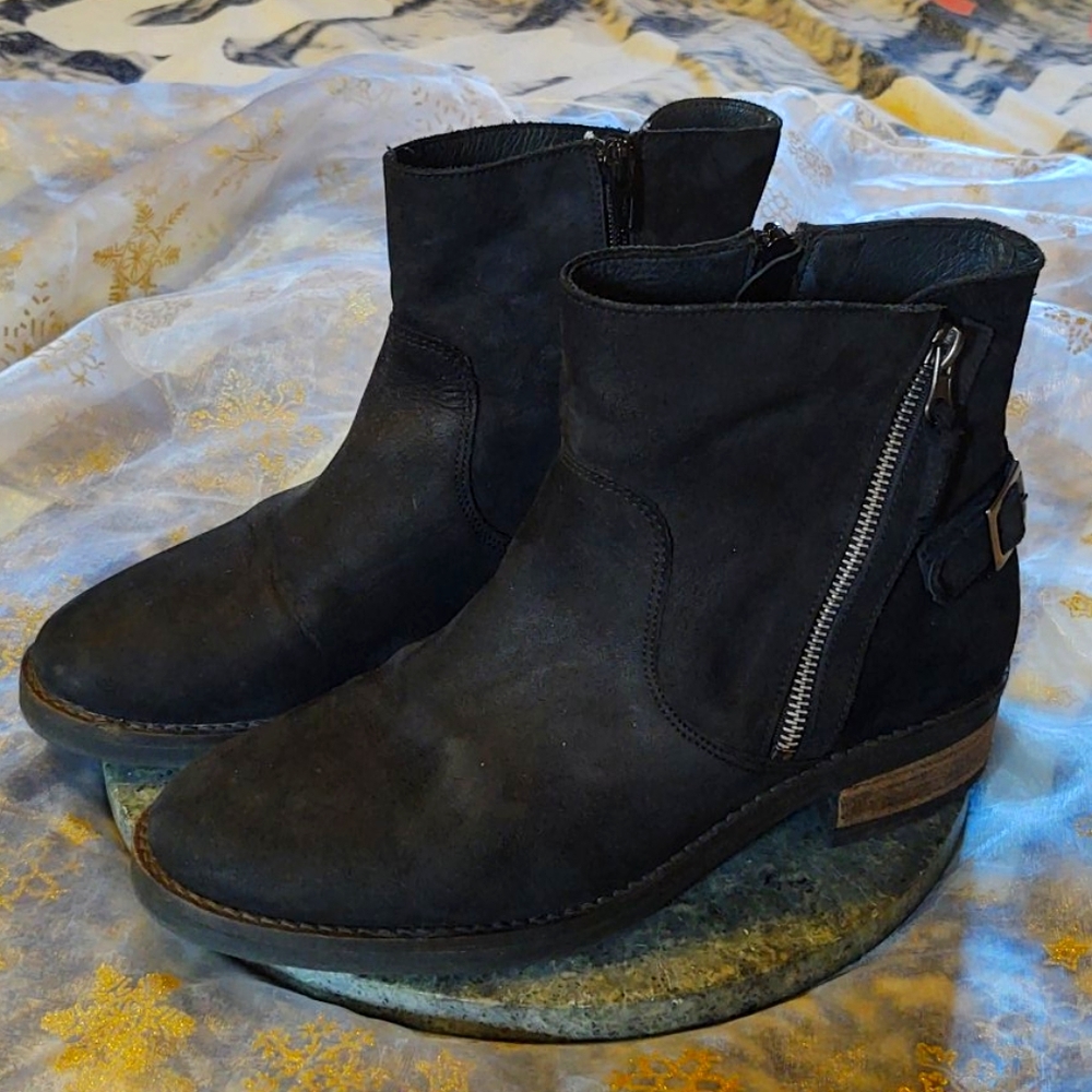 JJ Footwear Black Leather Ankle Boots 8.5 W